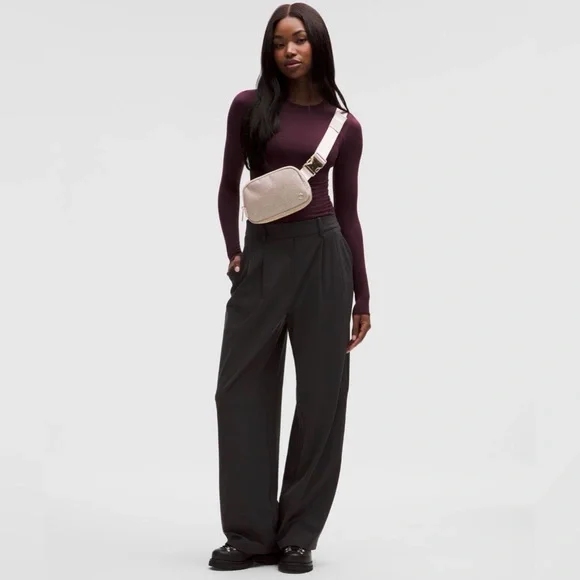 🆕 LULULEMON Everywhere Belt Bag 1L Glitter Pink Champagne/Muse/Gold NWT - Picture 3 of 17